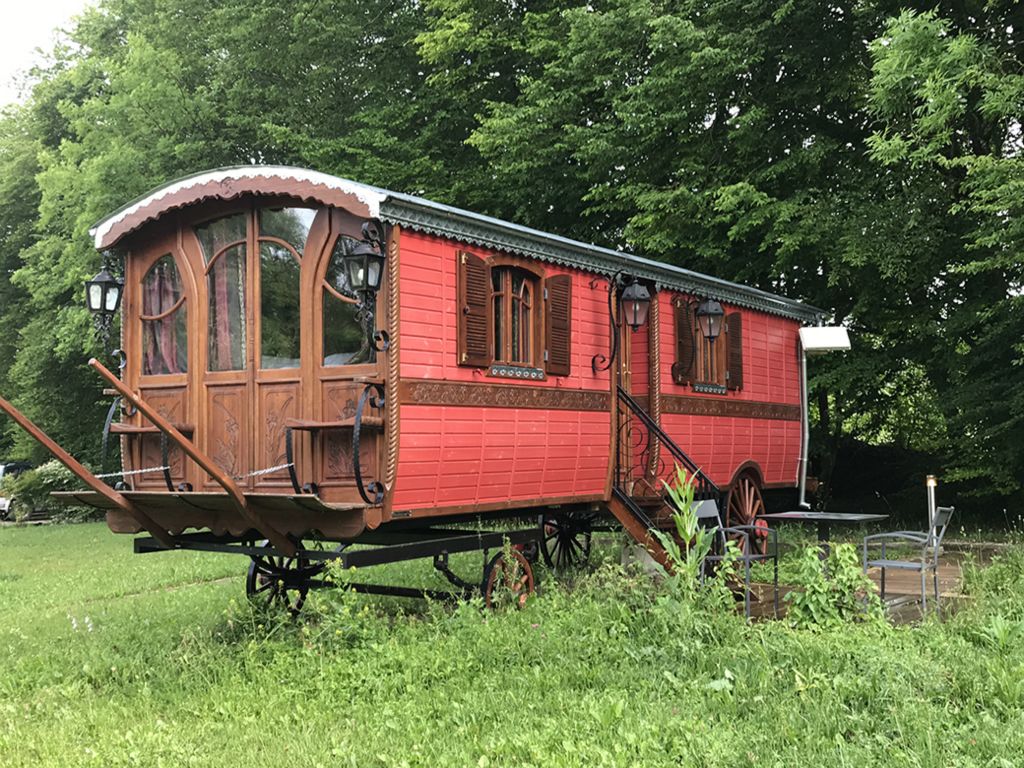 Gipsy wagon (available for overnight guests) at La Source Bleue